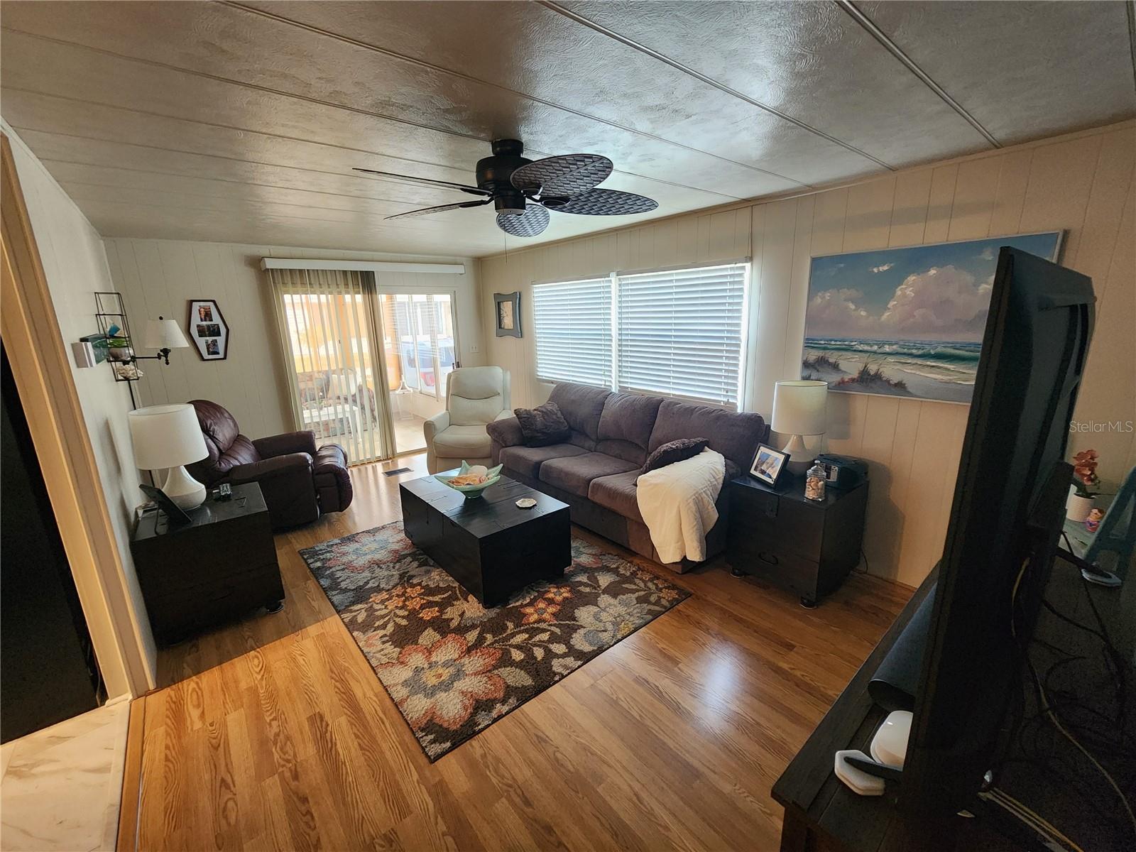 PALM LAKE ESTATES - Residential