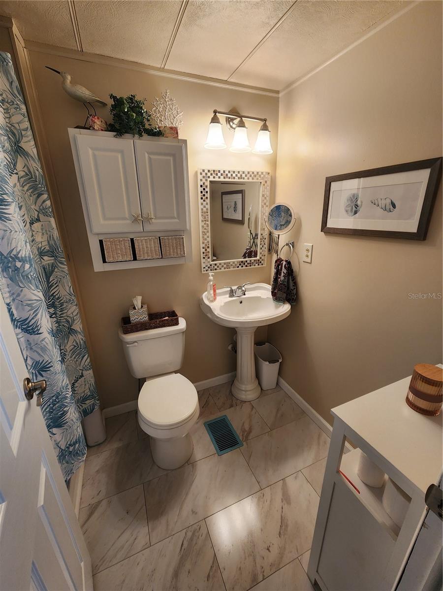 PALM LAKE ESTATES - Residential