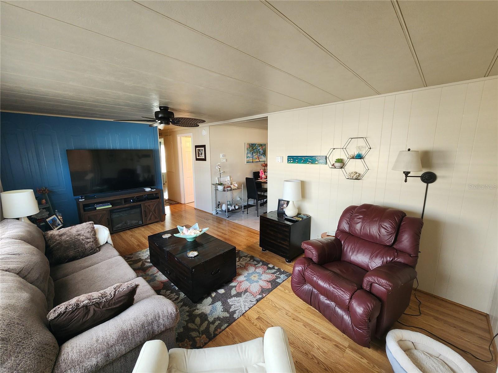 PALM LAKE ESTATES - Residential