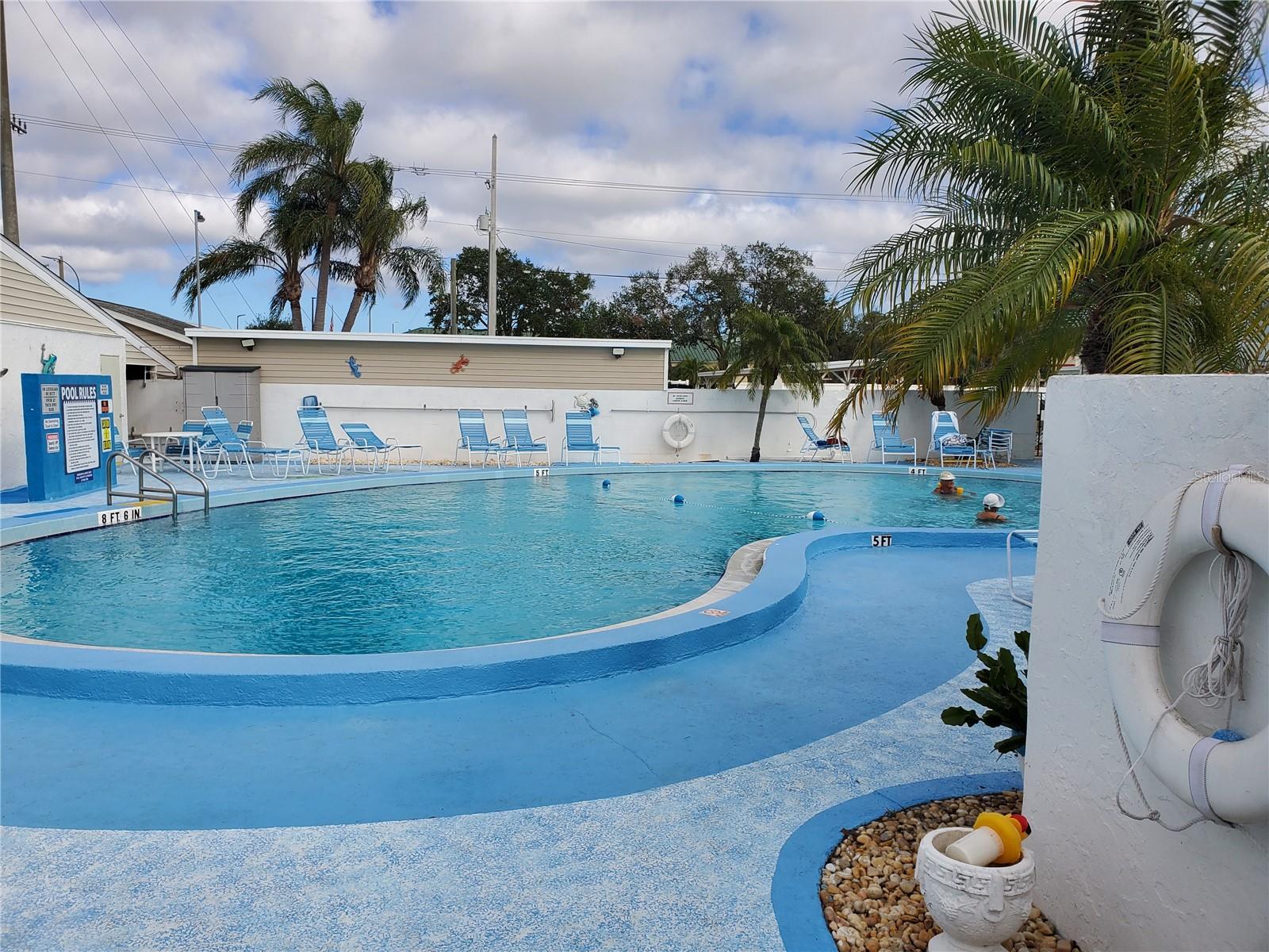 PALM LAKE ESTATES - Residential