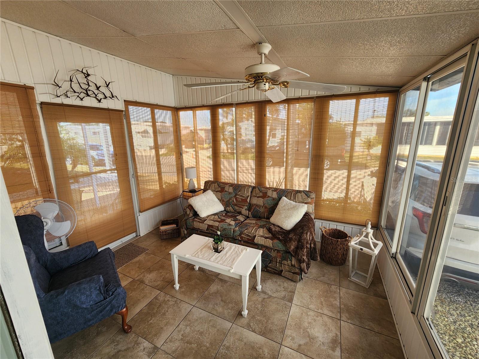 PALM LAKE ESTATES - Residential