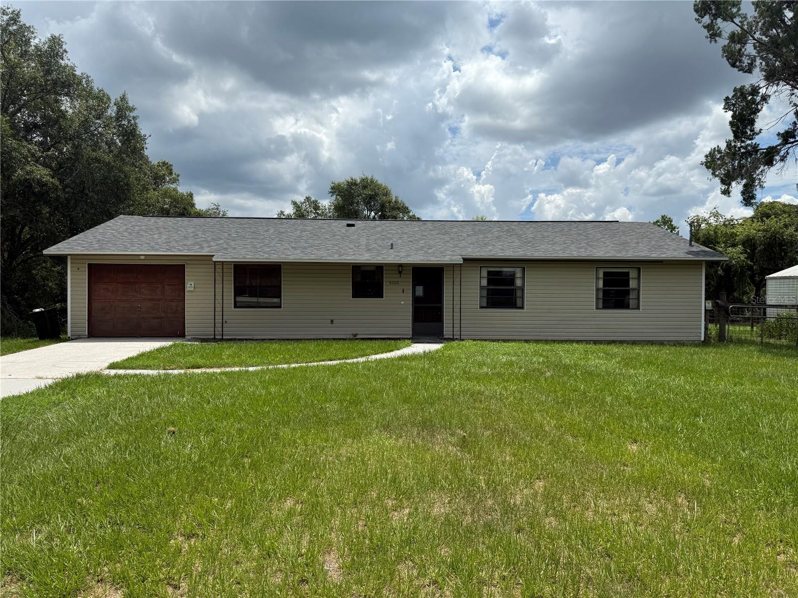 Three bedroom, two bath home on 1.7 acres with views and partial ownership of a large pond, and conveniently located just 10min from I-75, shopping, grocery, retail and more. BRAND NEW roof and HVAC. The layout and bones of this house are great, and there is ample upside potential for the buyer after completing a mostly cosmetic update to their own tastes. Large AC'd utility room. Septic was just inspected and pumped, and the well is operating great but minor improvements are recommended. Plenty of land to build storage sheds to store tools, equipment, boats and RVs. Would make a great home or rental property.