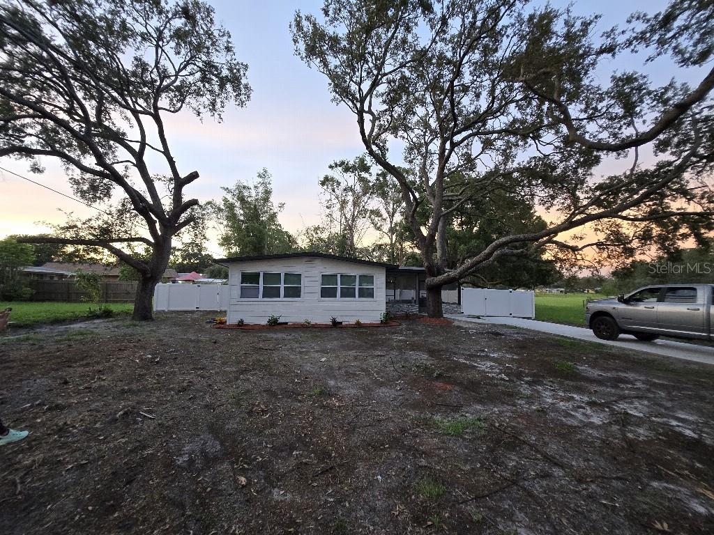 715 W BOUGAINVILLEA AVENUE