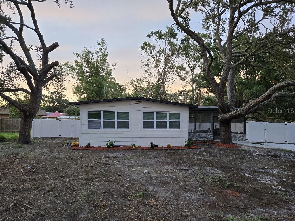 715 W BOUGAINVILLEA AVENUE
