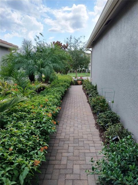 A home in WIMAUMA