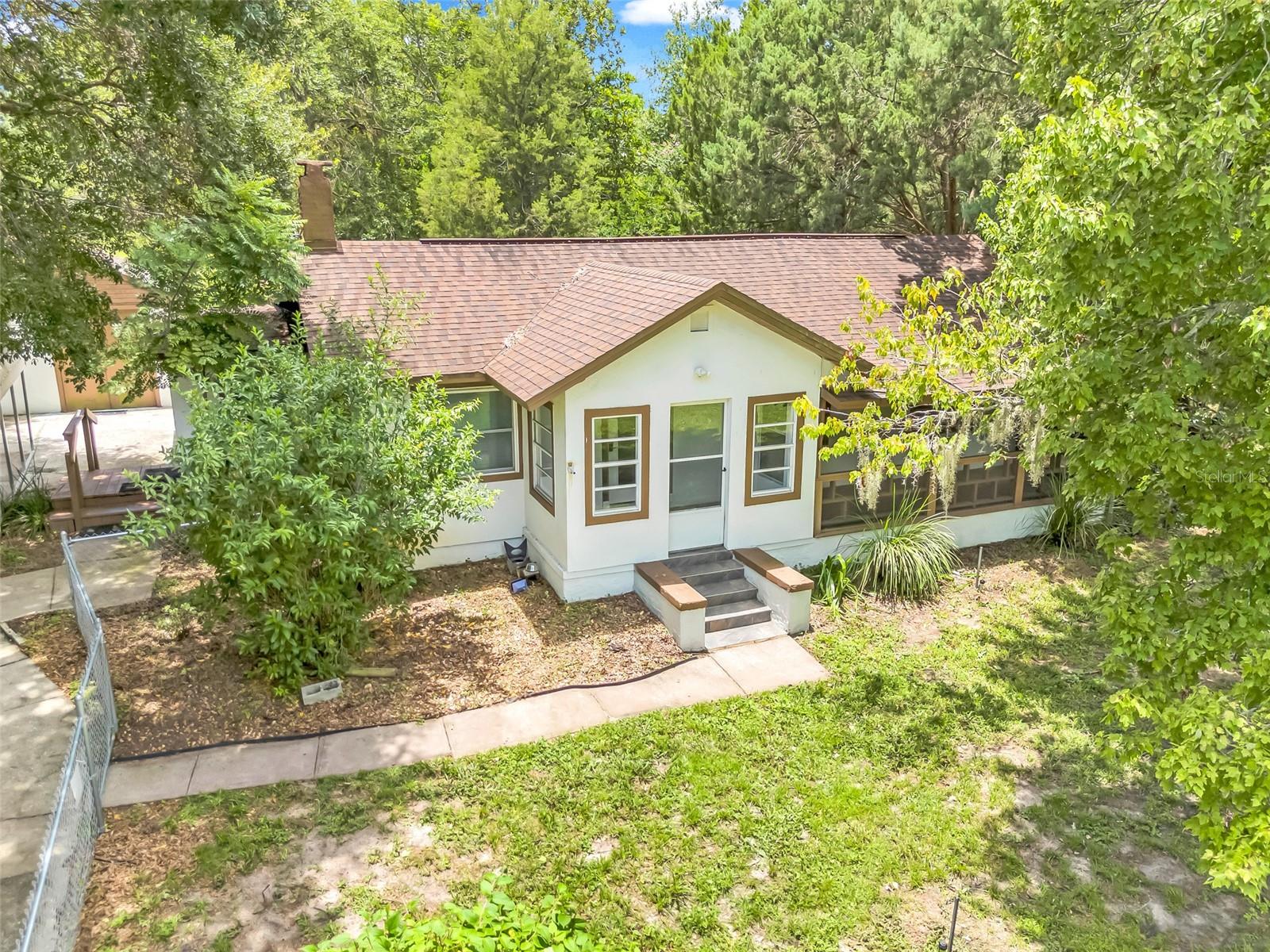 9404 LAKESHORE DRIVE