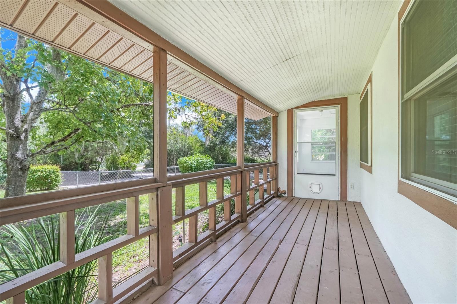 9404 LAKESHORE DRIVE