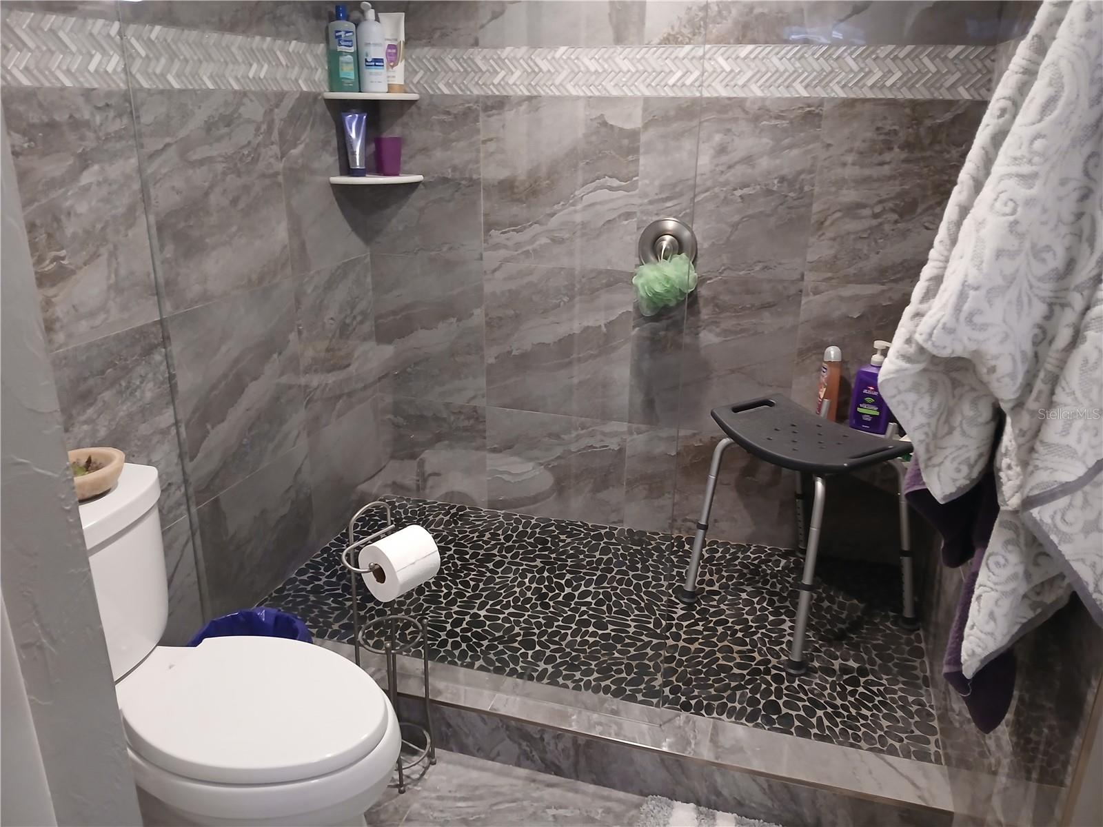 VALENCIA CONDO APTS - Residential