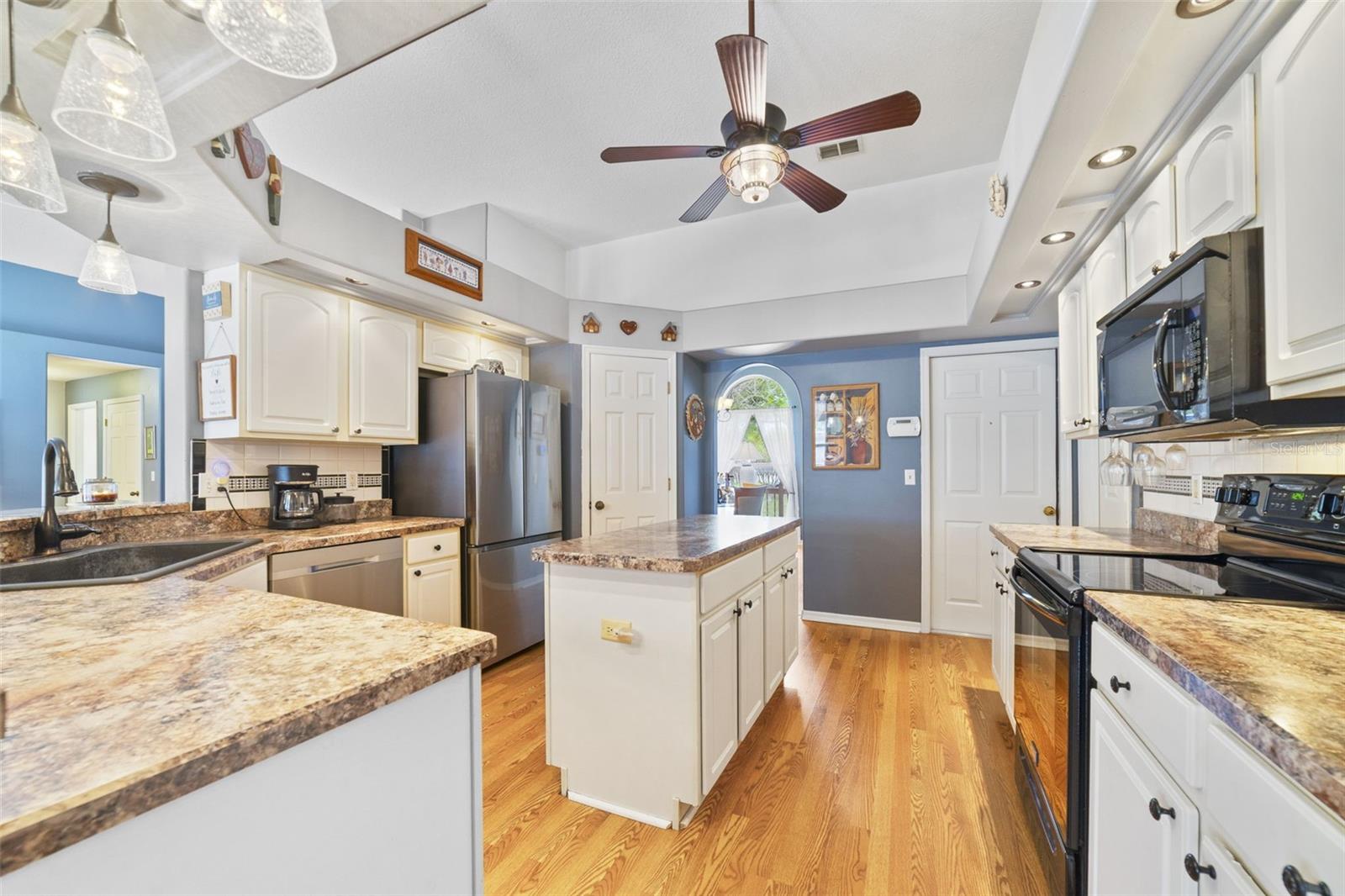 GROVELAND HIDDEN LAKES ESTATES - Residential