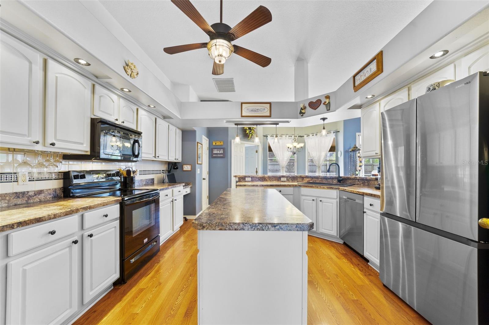 GROVELAND HIDDEN LAKES ESTATES - Residential