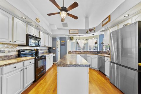 Tiny photo for 124 Country Lakes Circle, Groveland, FL 34736 (MLS # O6391377)