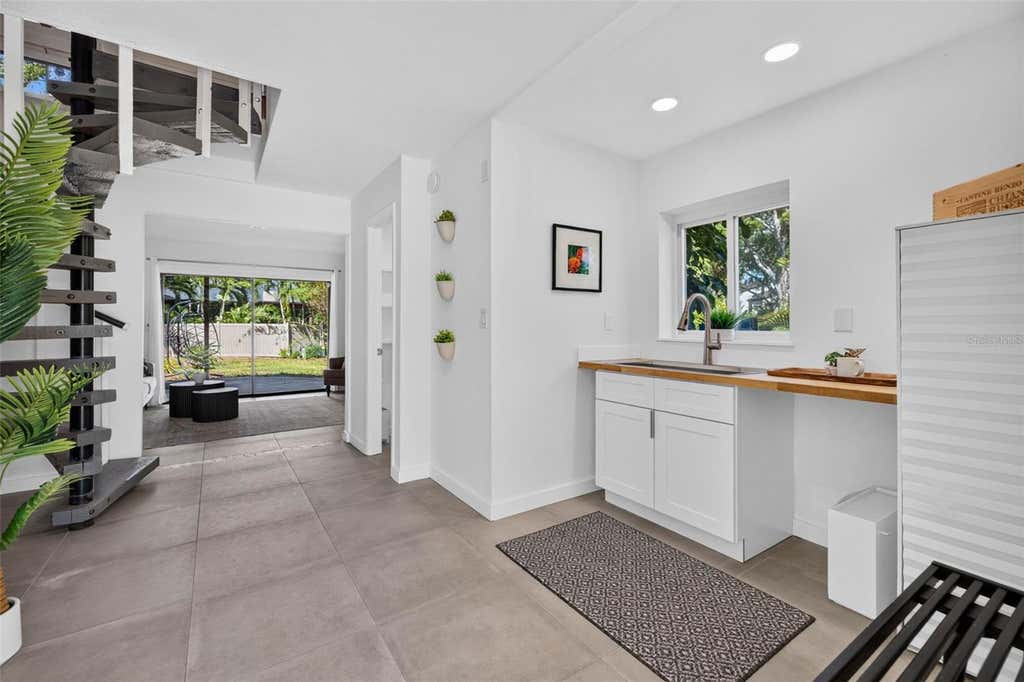 Photo of 1300 Pleasant Way S, St Petersburg, FL 33705 (MLS # TB8538843)