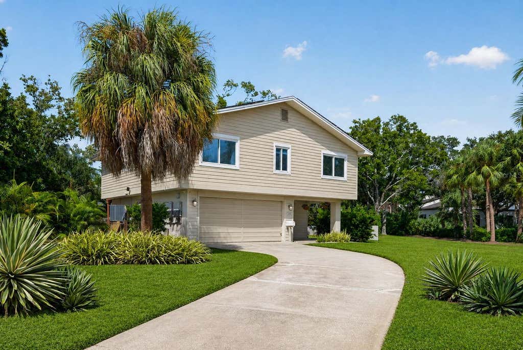 Photo of 1300 Pleasant Way S, St Petersburg, FL 33705 (MLS # TB8538843)