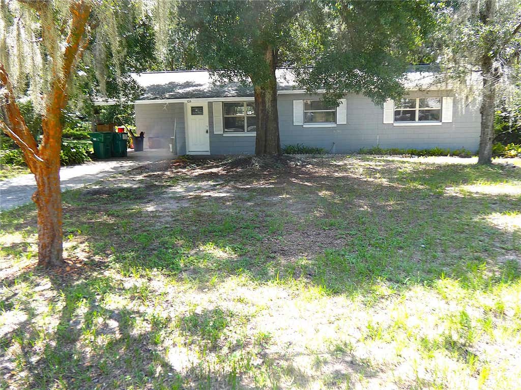 Photo of 106 Willard Avenue, Fruitland Park, FL 34731 (MLS # G5115474)