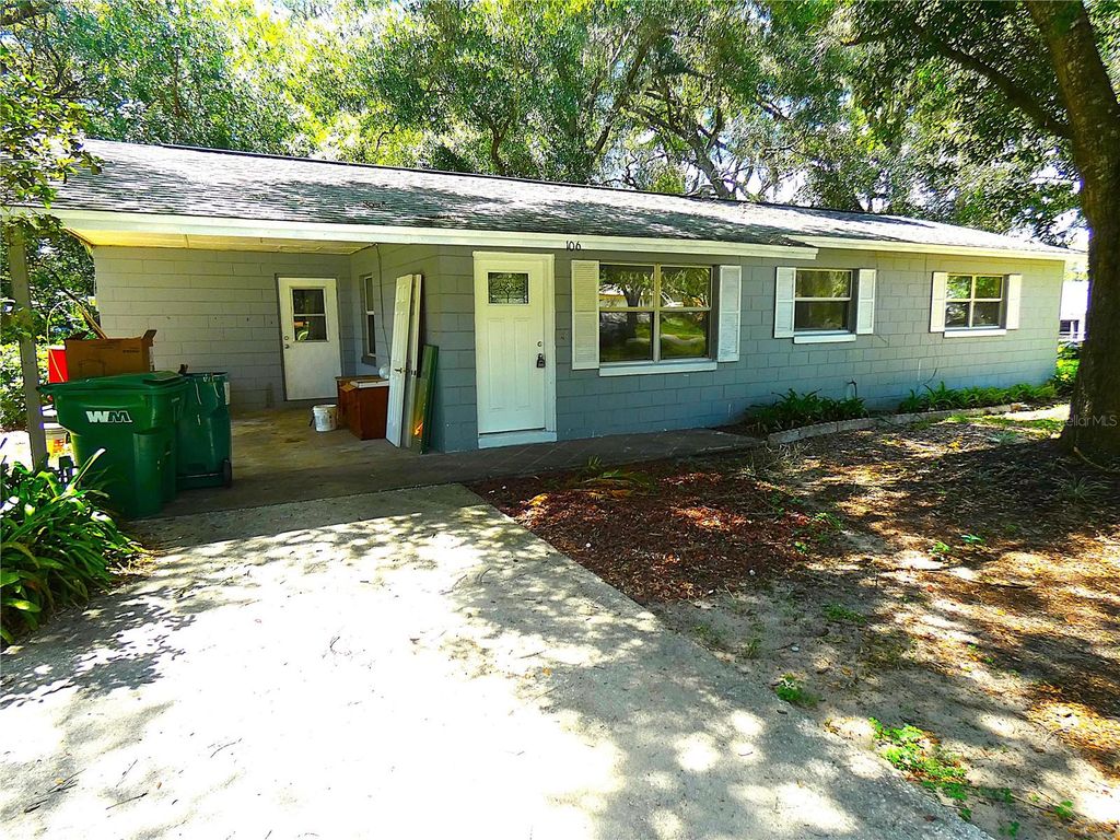 Photo of 106 Willard Avenue, Fruitland Park, FL 34731 (MLS # G5115474)
