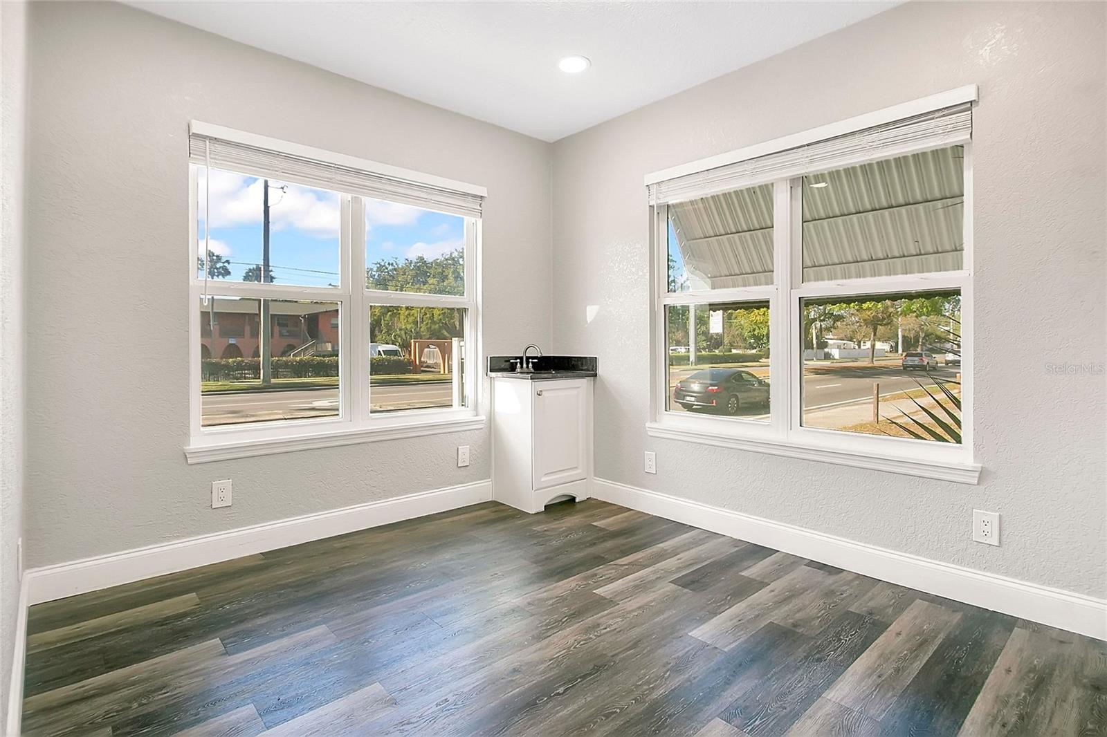 ACREAGE - Commercial Sale