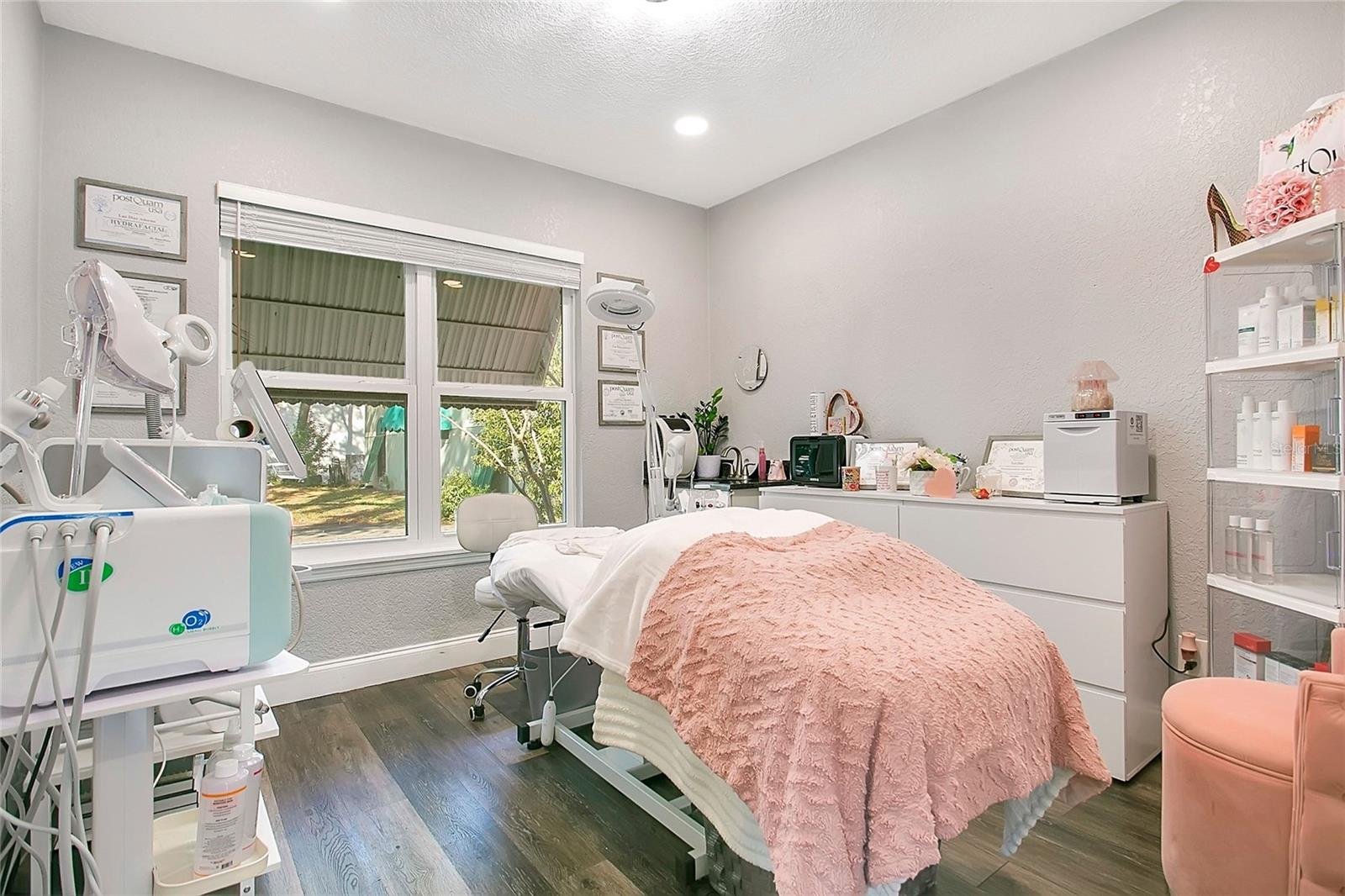 ACREAGE - Commercial Sale