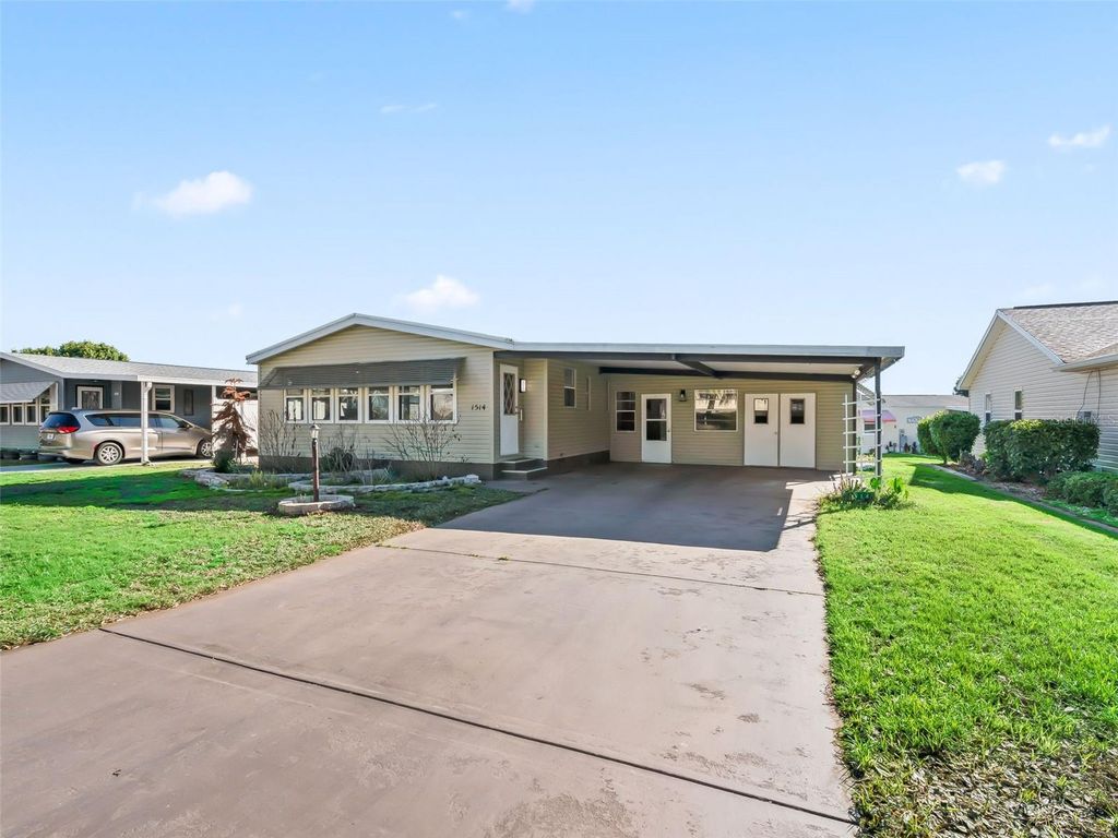 Photo of 1514 Hillcrest Drive, Lady Lake, FL 32159 (MLS # G5111375)