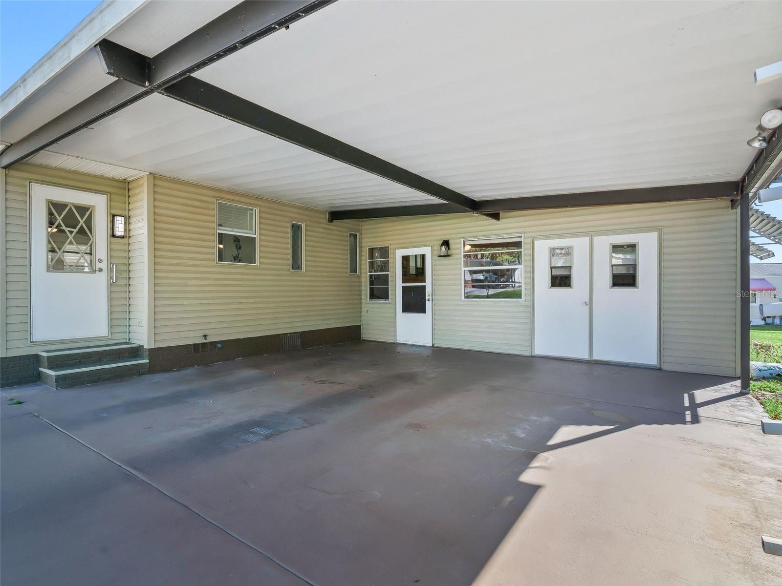 1514 HILLCREST DRIVE