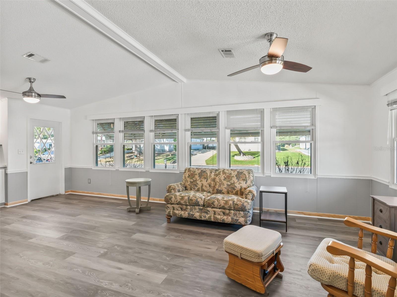 LADY LAKE ORANGE BLOSSOM GARDENS UNIT 10 - Residential