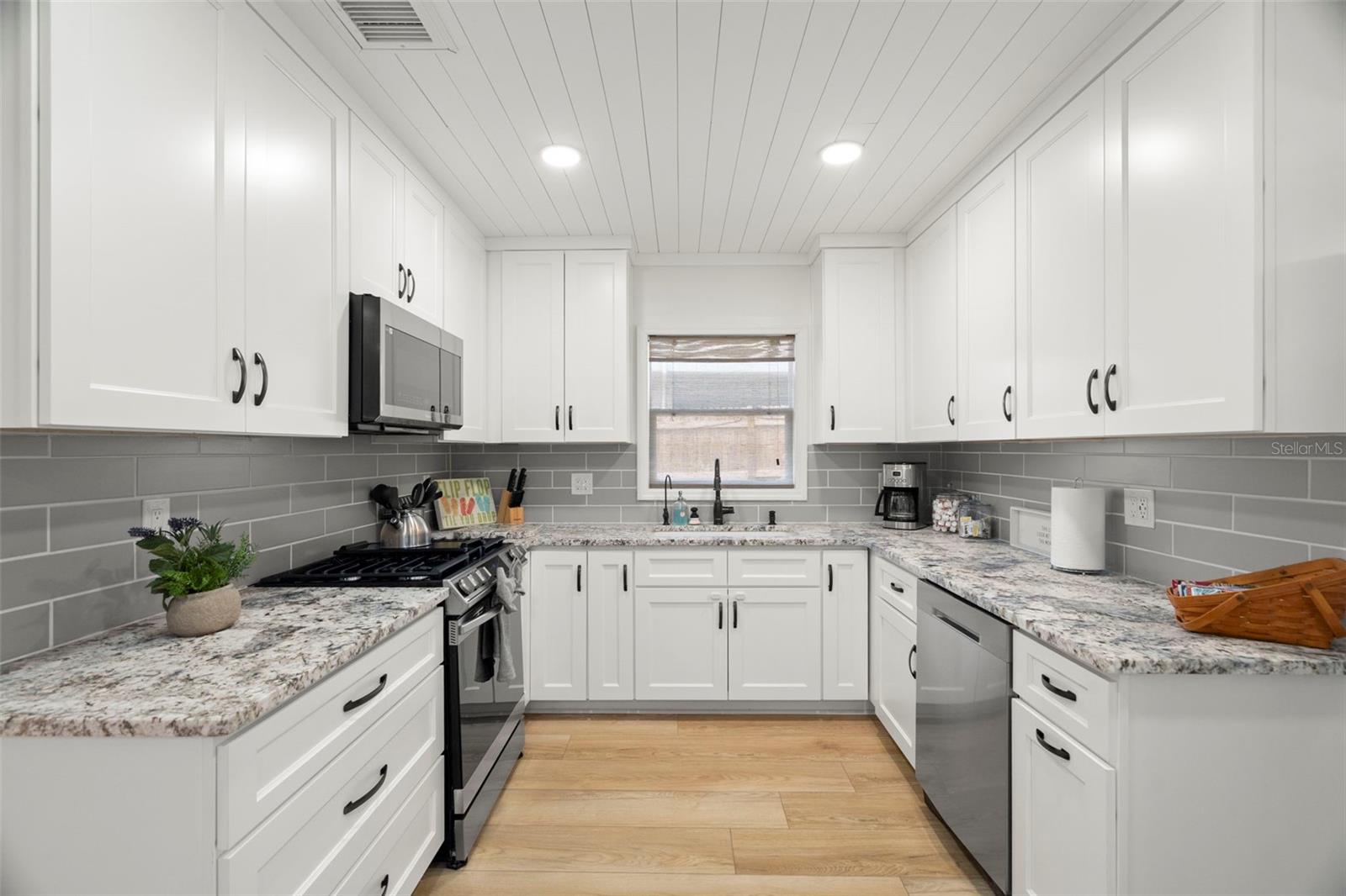HARBOR HILL PARK - Residential