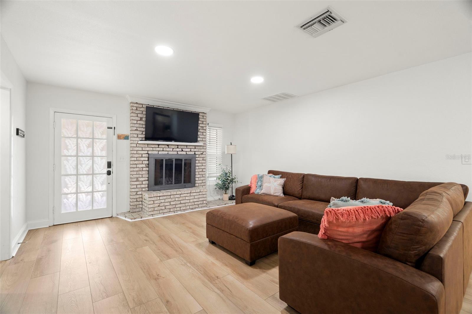 HARBOR HILL PARK - Residential