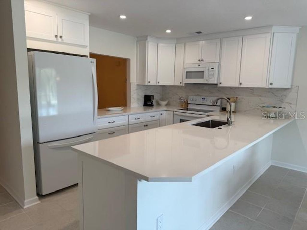 Photo of 6120 Country Club Way #207, Sarasota, FL 34243 (MLS # A4663598)