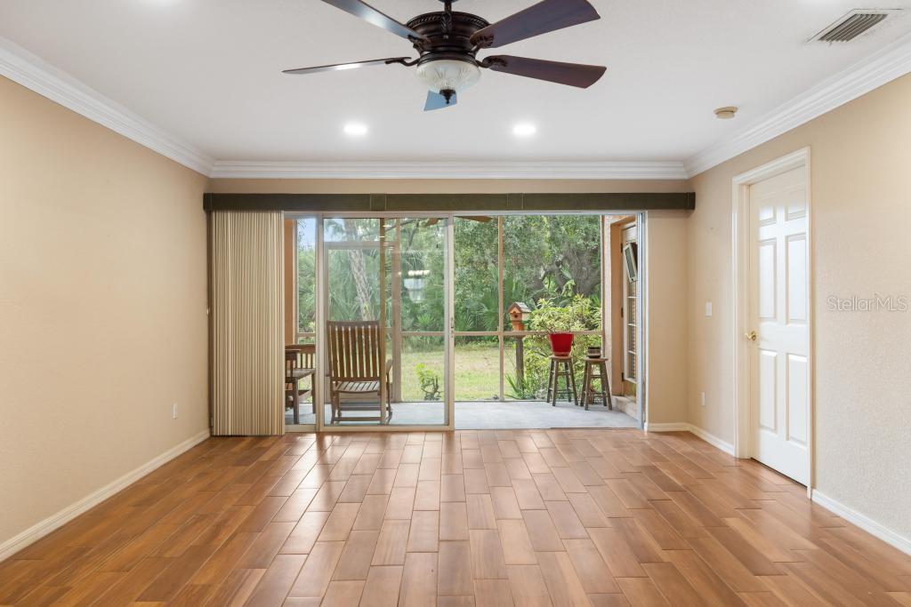 WATERS EDGE HERITAGE OAK PARK - Residential