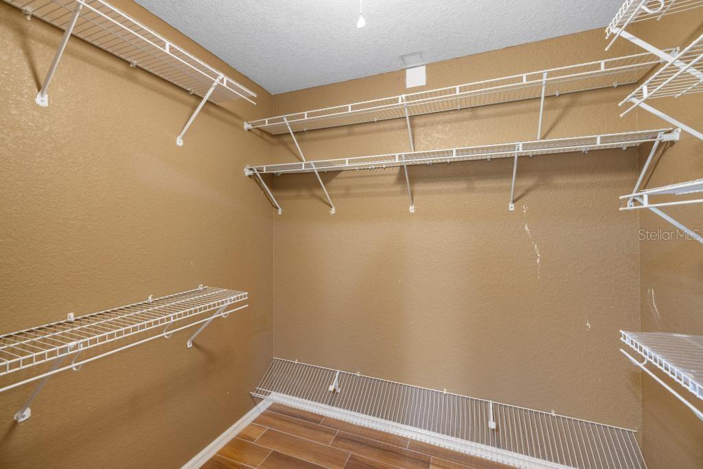 WATERS EDGE HERITAGE OAK PARK - Residential