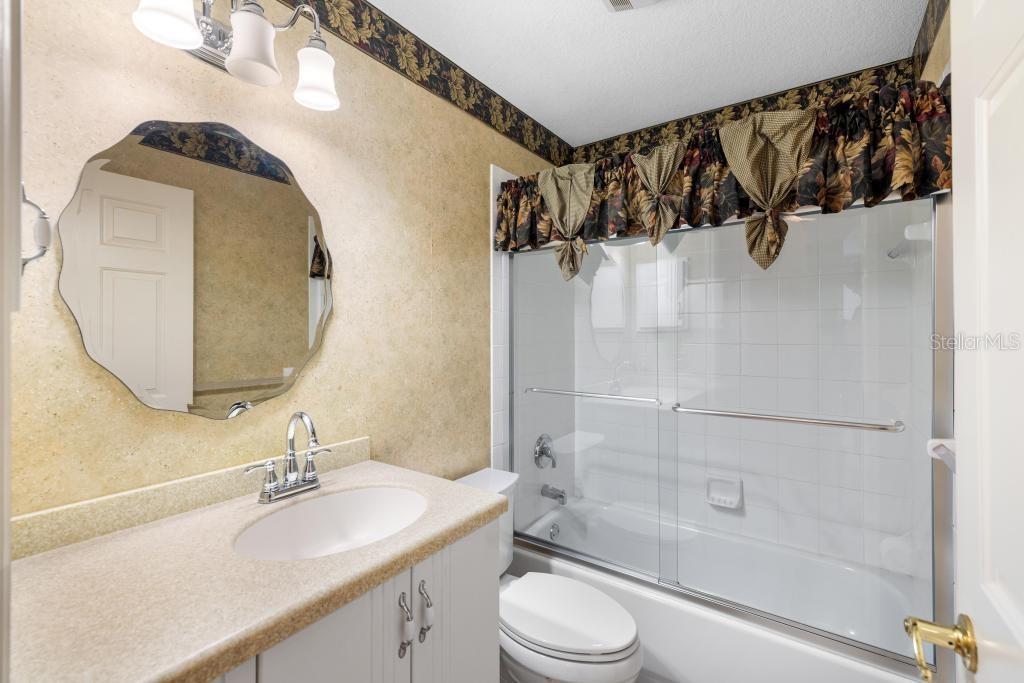 WATERS EDGE HERITAGE OAK PARK - Residential