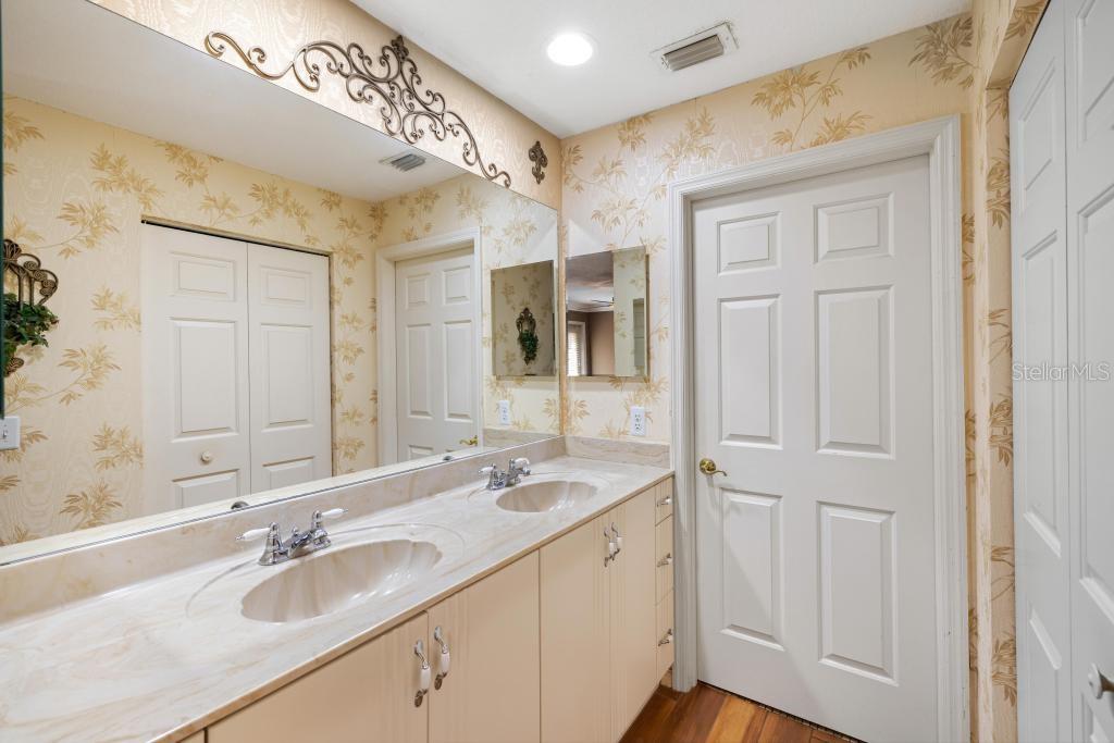 WATERS EDGE HERITAGE OAK PARK - Residential