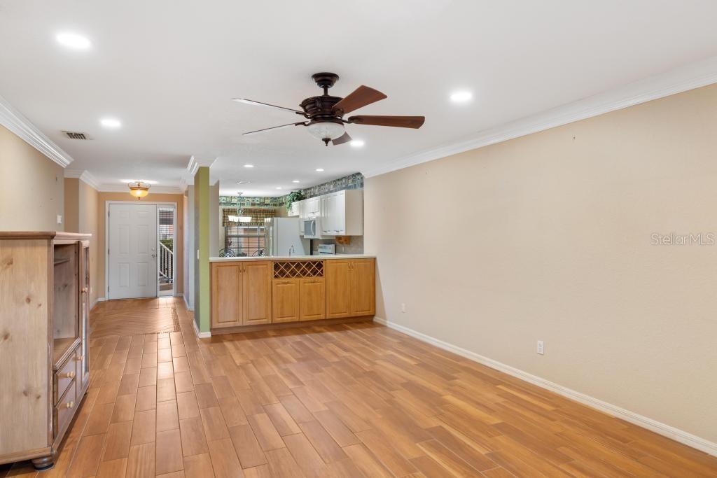 WATERS EDGE HERITAGE OAK PARK - Residential