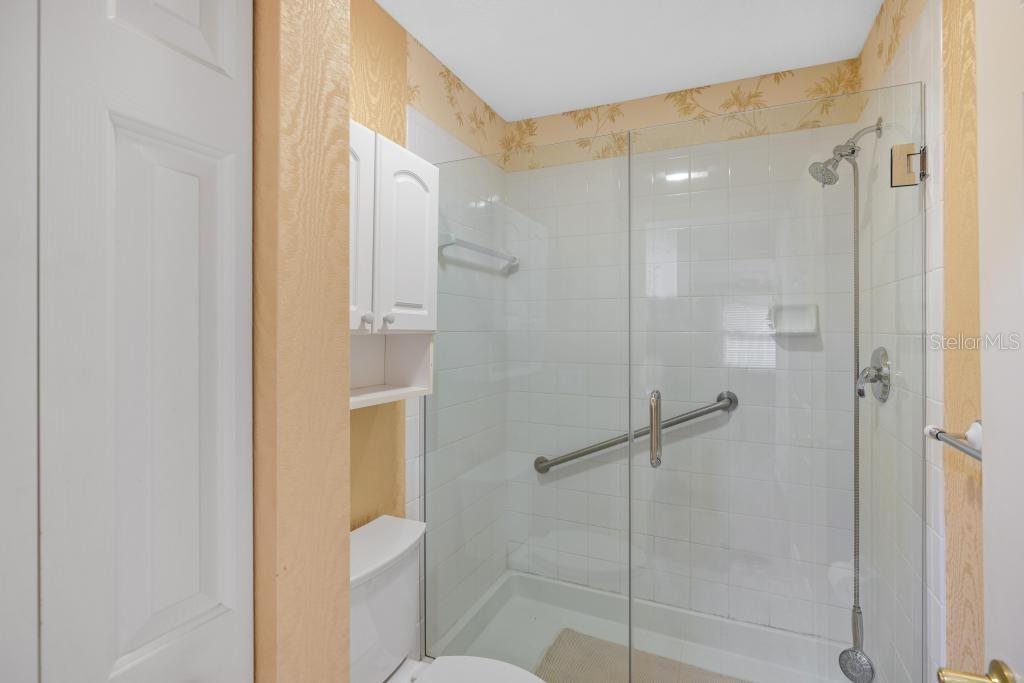 WATERS EDGE HERITAGE OAK PARK - Residential