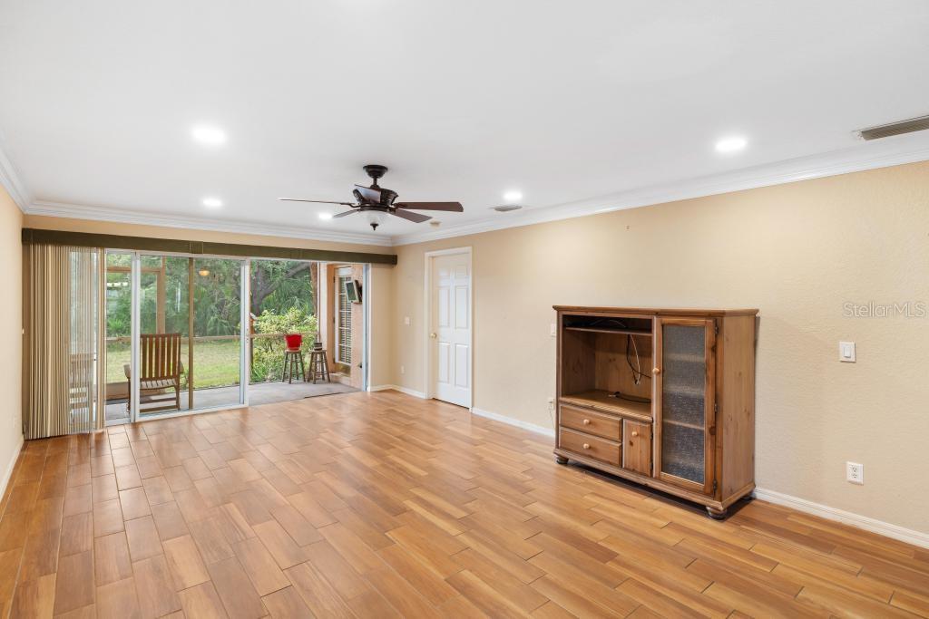 WATERS EDGE HERITAGE OAK PARK - Residential