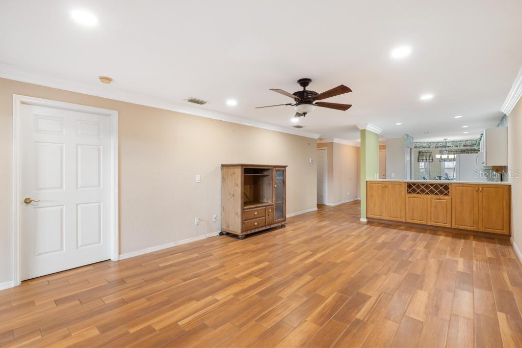 WATERS EDGE HERITAGE OAK PARK - Residential