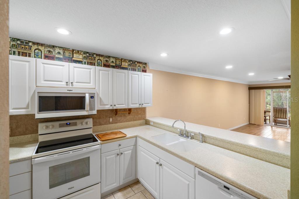 WATERS EDGE HERITAGE OAK PARK - Residential