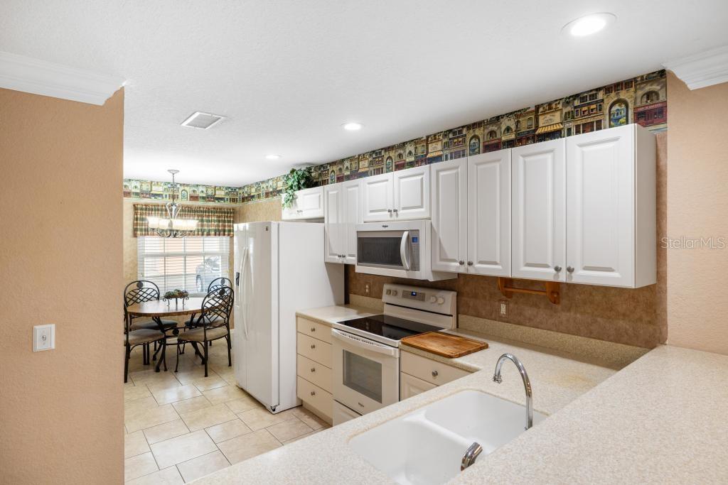 WATERS EDGE HERITAGE OAK PARK - Residential