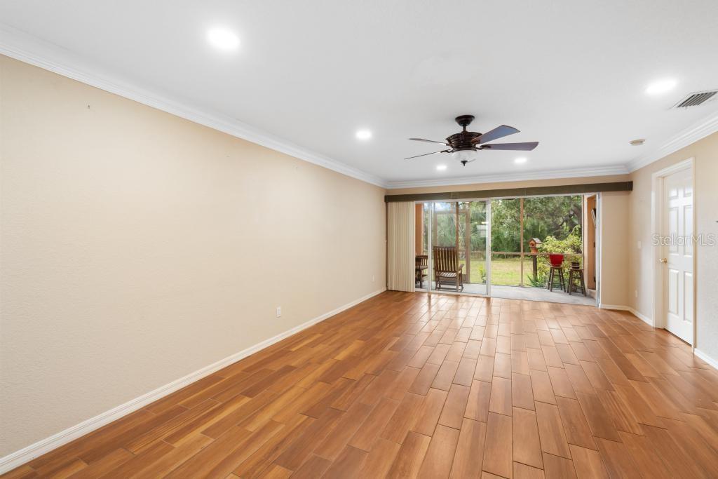 WATERS EDGE HERITAGE OAK PARK - Residential