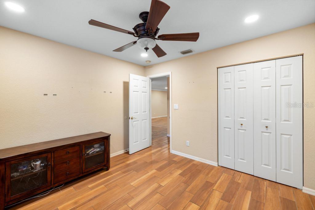 WATERS EDGE HERITAGE OAK PARK - Residential