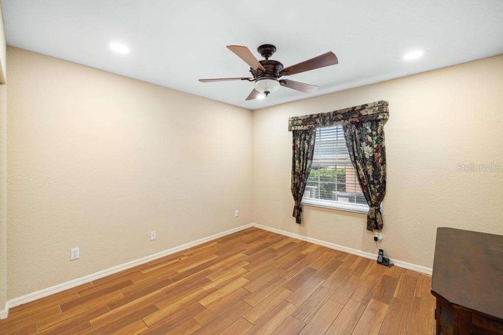 WATERS EDGE HERITAGE OAK PARK - Residential