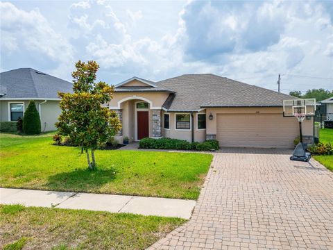 A home in AUBURNDALE