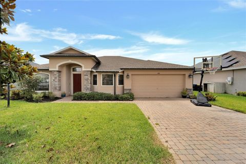 A home in AUBURNDALE