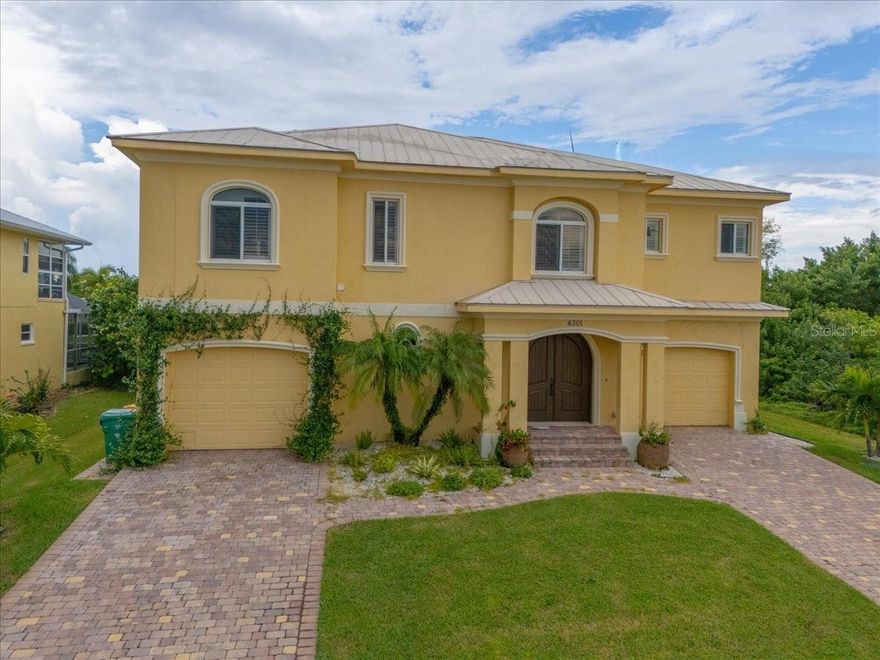 Beautiful 4 bedroom plus den, 3.5 bath, 2 car oversized garage with additional storage. Salt water, no bridges, oversized dock grandfathered in.
This home is Certified Green. Low electric bills. Flex space downstairs. 75' Seawall.