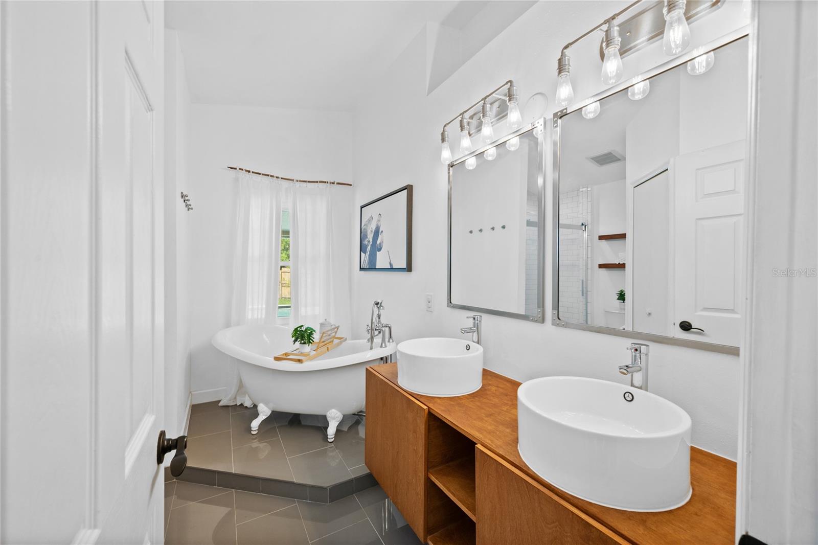 ALAFAYA WOODS - Residential