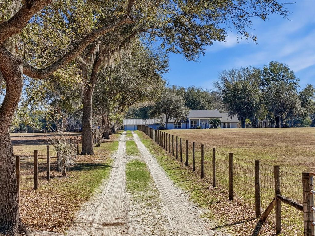 Photo of 9115 NW 170th Street, Alachua, FL 32615 (MLS # GC537364)