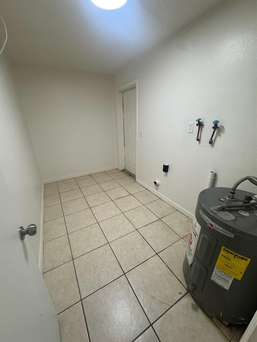 LAKE PALMS SEC 3 - Residential Lease