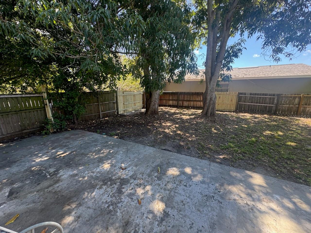 LAKE PALMS SEC 3 - Residential Lease