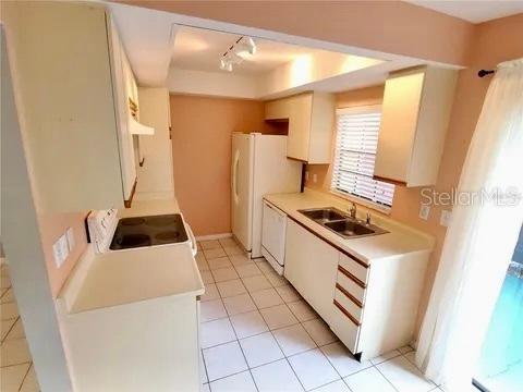 HIDDEN OAKS CONDO PH 7 - Residential