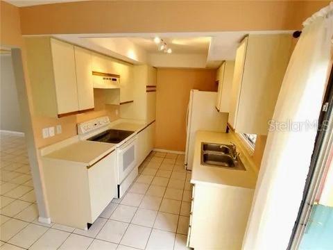 HIDDEN OAKS CONDO PH 7 - Residential