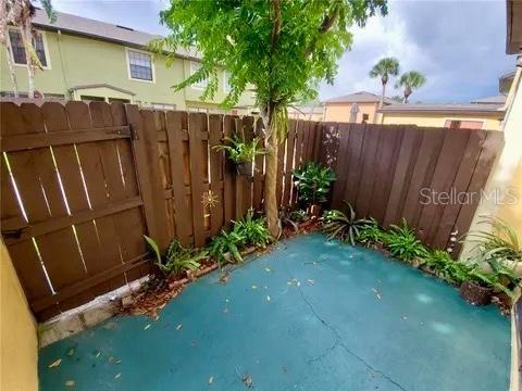 HIDDEN OAKS CONDO PH 7 - Residential